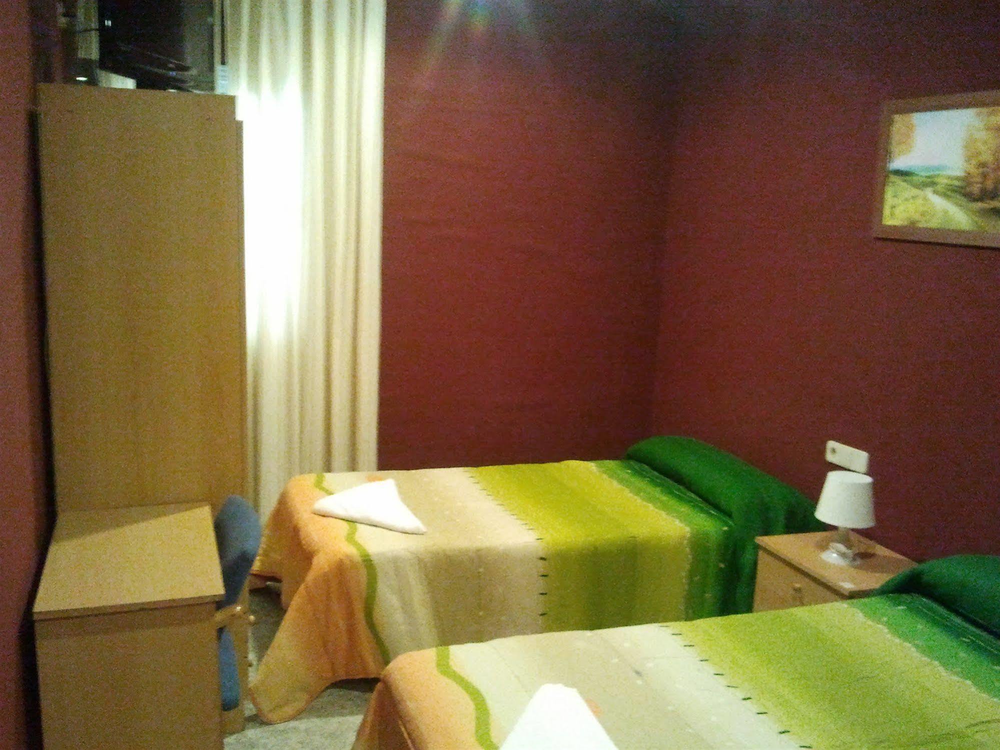 Hostal Emilio Barajas Madrid Ngoại thất bức ảnh